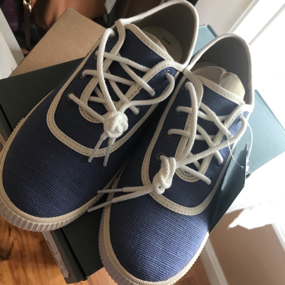 Toms sneakers size 6.5